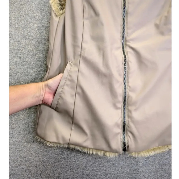 Keren Hart Faux Fur Leather Reversible Vest with Pockets Animal Print Size Small - Picture 8 of 16